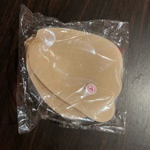 Wing shape strapless sticky bra